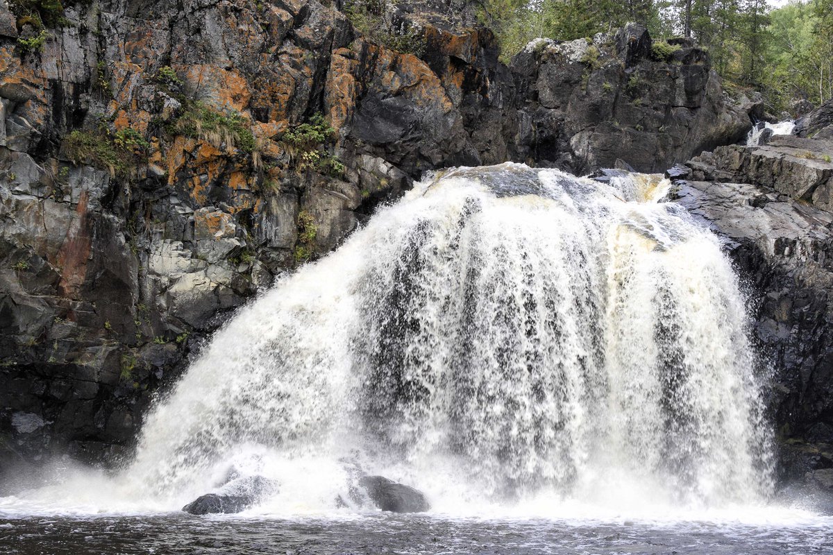 School holidays may be coming to an end, but summer isn't over for several weeks - still time for a summer road trip!

The Boreal Driving Route takes you to ten great parks with trails, lakes, waterfalls and lots to see along the way.

bit.ly/3a2GReq  #BorealDrivingRoute