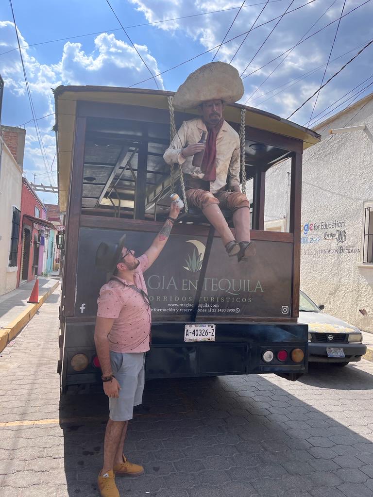 mosh_jhon's tweet photo. Se feliz a tu manera, por que la felicidad no es de lo que dicen los demás, sino lo que a ti te hace feliz. Recuerdo de Guadalajara. https://t.co/poLg1gifsF