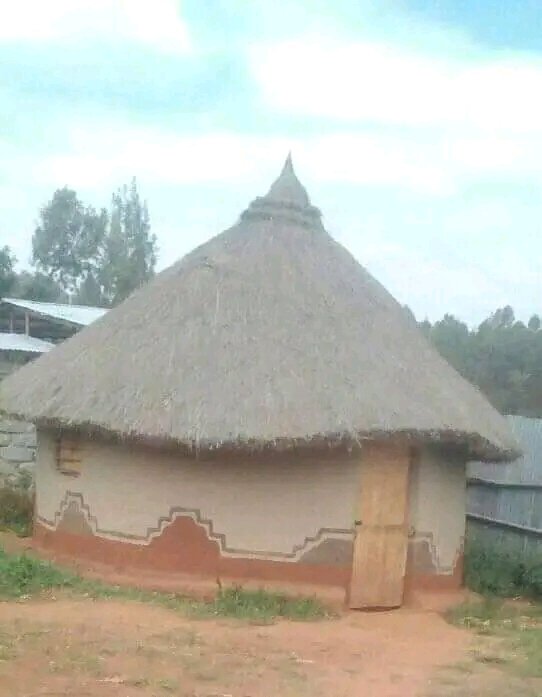 ythera_'s tweet photo. Tene mûthuuri angîakuire thingira ndwatharagio no wamunyagwo mucobe kîonereria gîati mūthuuri mwene kuo ndarî ho.Kuuma hau thingira ùcio ndwaikaragwo rîngi warekagìrìrio ùrìio ni thìì nginya ùgathira,aria matari moona thingira nomacere Mukurwe wa Nyagathanga kìhumo. Thayù https://t.co/7zNxKLgDCO
