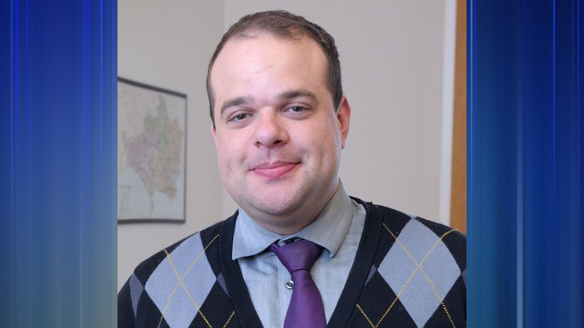 iSchoolUI's tweet photo. Congratulations to @PeterTDarch on being promoted to #iSchoolUI associate professor!  https://t.co/PxGT95thGT https://t.co/AQJkb2Vvup
