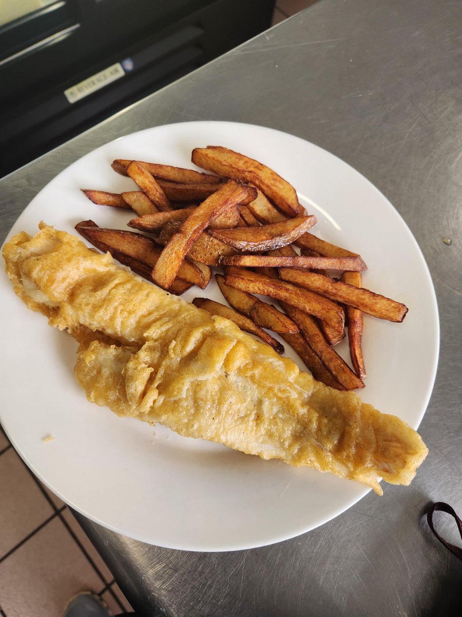 krackerscaters's tweet photo. Happy Tuesday! 
Here are a couple of the delicious lunches we've made this week. 
Ground beef burritos filled to the brim!
Fish and chips with homemade tartar sauce! Such a great treat and learning experience for our crew.
We've been having so much fun making new meals together! https://t.co/oGFipB7ueE