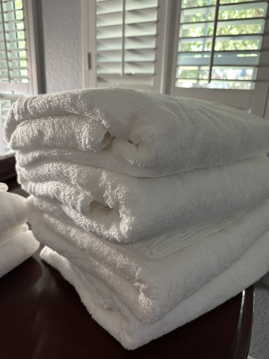 Want a cheat code to feel amazing, like you’re staying at a @wander property every day? Sssshhhh - don’t tell them that I told you. But buy towels from italic.com