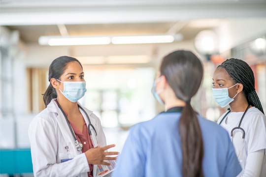 WESCanada's tweet photo. How do Canadian provinces support Internationally Educated Health Professionals (IEHP) to address labour shortages? WES keeps a current list of policies that @StatCan_eng recently referred to in its report on IEHP’s work status in Canada.

Read the scan: https://t.co/WNCOhu0wD6 https://t.co/muhad9vod8