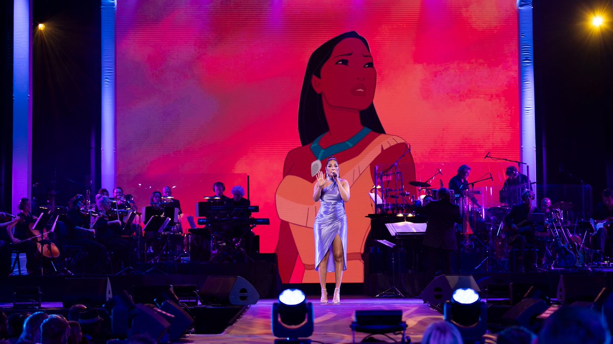 💫 Afgelopen zondag gaven Vajèn van den Bosch, April Darby en Stanley Burleson een magisch optreden voor Disney 100 in Concert tijdens Musical Awards: The Kick-Off 😍

Fotocredits: XSAGA Festivals, Jorrit Lousberg, Elvin de Boer, AvroTros