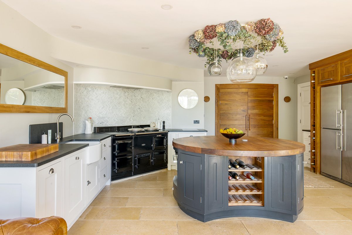 Savills's tweet photo. "This house is all about a lifestyle and I love it. Exquisitely designed with a fabulous feel, it is a property that delivers more than you anticipate."
James Abbott, property agent.
Explore more of this #exceptionalhome ➡️ https://t.co/CkRxakG2pX https://t.co/3UrEXT2pNu