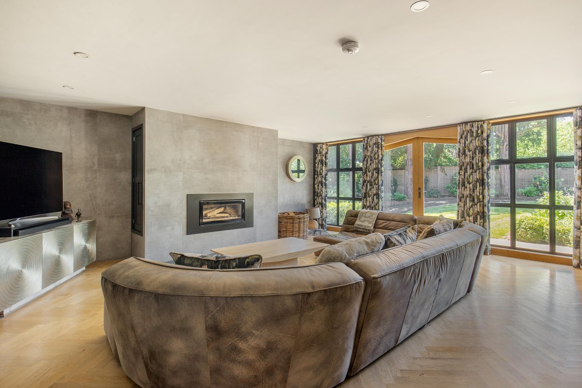 Savills's tweet photo. "This house is all about a lifestyle and I love it. Exquisitely designed with a fabulous feel, it is a property that delivers more than you anticipate."
James Abbott, property agent.
Explore more of this #exceptionalhome ➡️ https://t.co/CkRxakG2pX https://t.co/3UrEXT2pNu