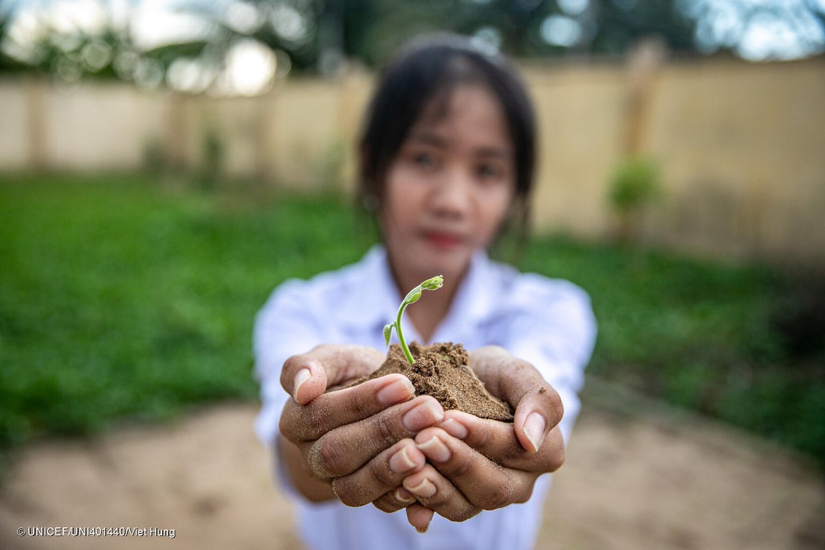 UNICEF tweet media