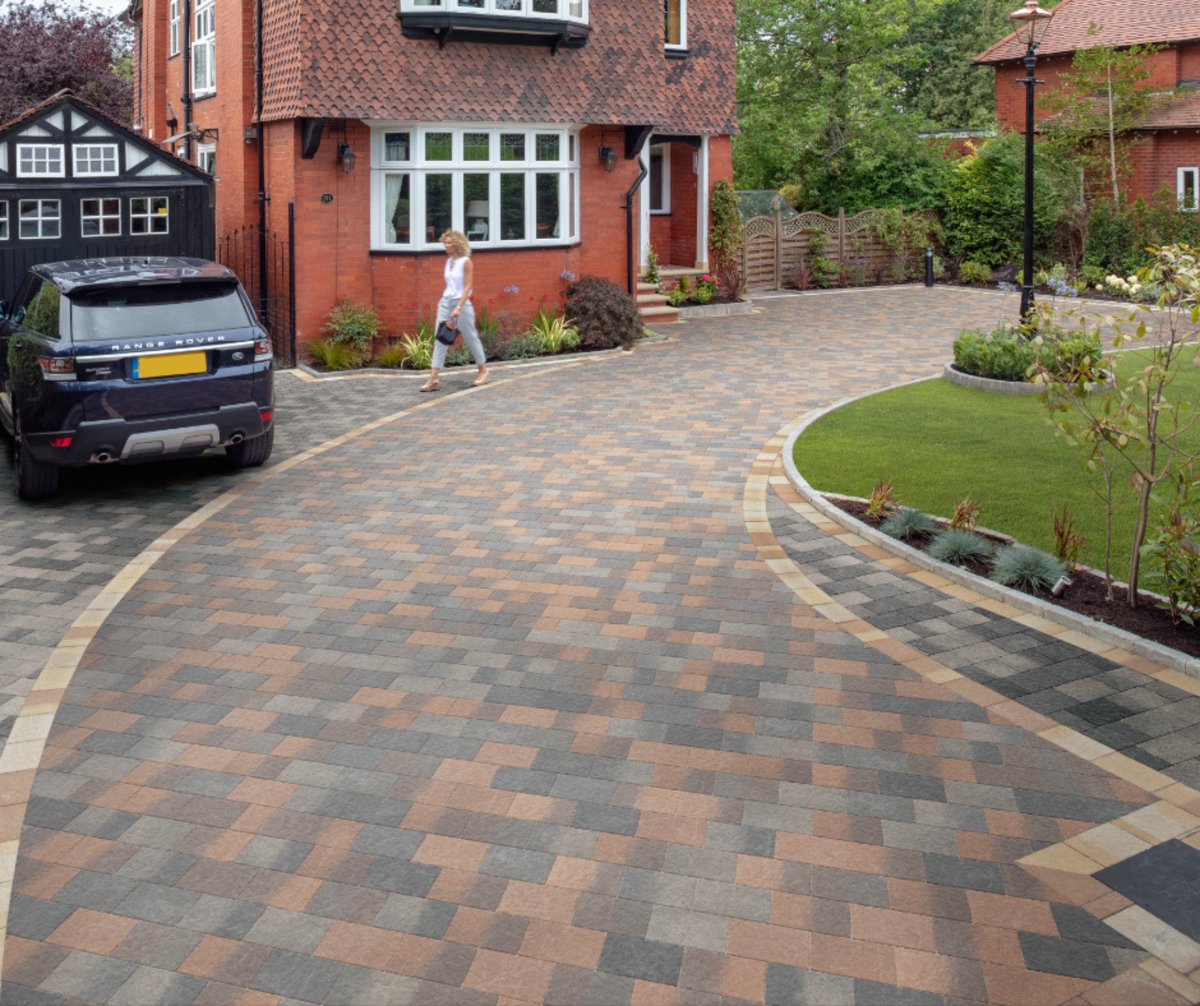 pavingss's tweet image. Dream Driveways 💫

Look at block paving driveways from Marshalls under their 'Drivesett' range. 

Starting from just £44.18 per sqm: 

pavingsuperstore.co.uk

#driveways #kerbappeal #blockpaving #concretedriveway #homerenovations #landscaping
