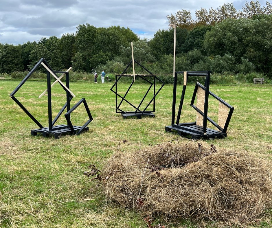 MeadowArts's tweet photo. As part of our ongoing engagement work in Pershore, we invited artist and lecturer @DanPrydeJarman to create a site-specific installation on Avon Meadows in collaboration with 13 young people from @PershoreYouthy.

Funded by #TheElmleyFoundation

https://t.co/7mKRmPRF92 https://t.co/63NHUNUyTX