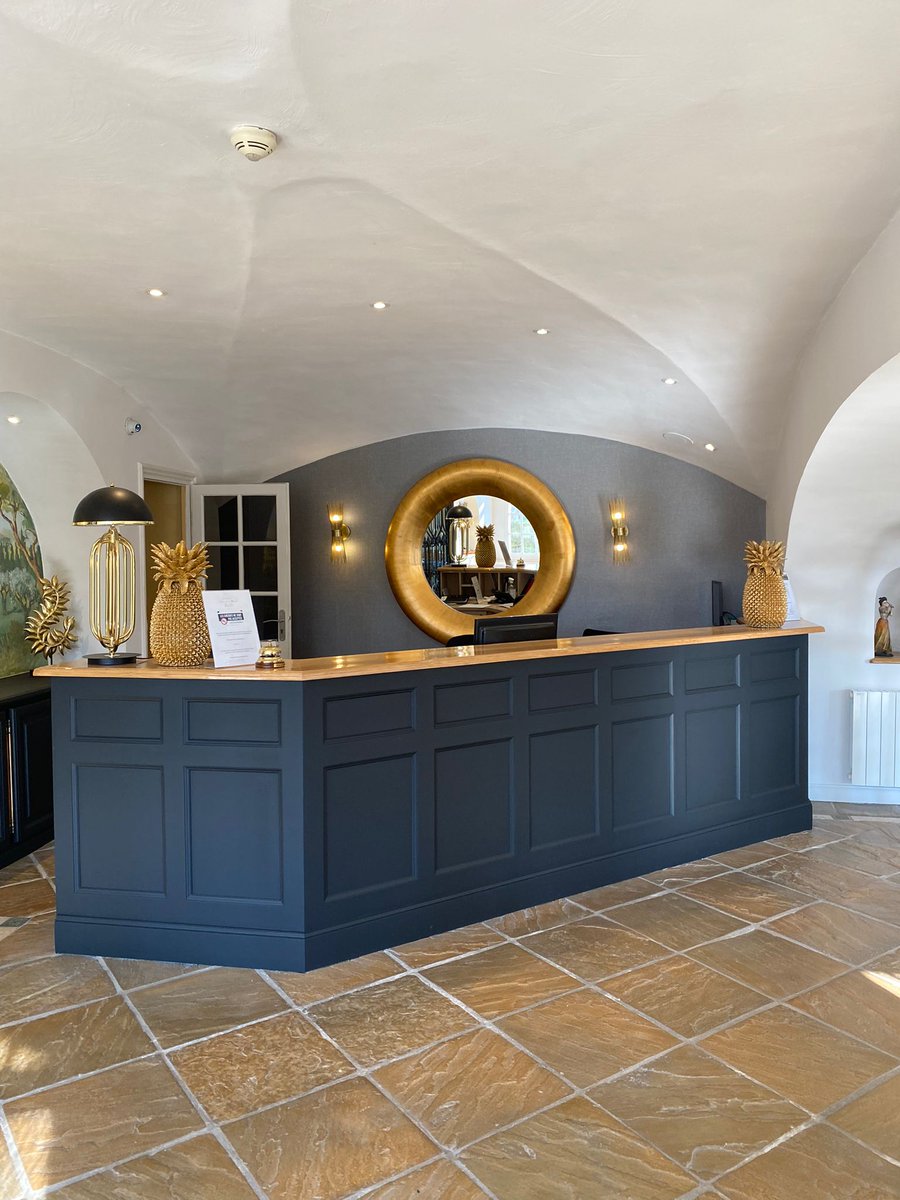 ChateauBegude's tweet photo. Notre réception est ouverte 24h/24 pour vous accueillir lors de votre prochain séjour 🗝️

#CotedAzurFrance #ChateaudelaBegude #hôtel #luxe #nextstay #weedend https://t.co/sFQr69MyKw