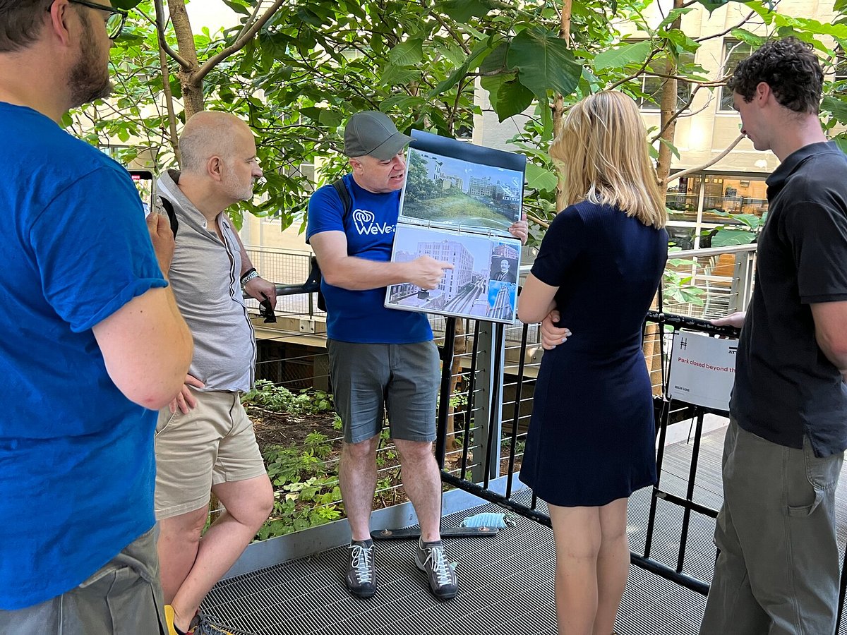 ErikHodgetts's tweet photo. Enjoying giving tours of the West Side in #Manhattan, including highlights like the #HighLine, #ChelseaMarket, #LittleIsland & #Pier57.
Thanks to @richardkoek for coming along & taking some great pics. Promotional tours still available for selected dates - DM me if interested! https://t.co/BdNtf2XvCj