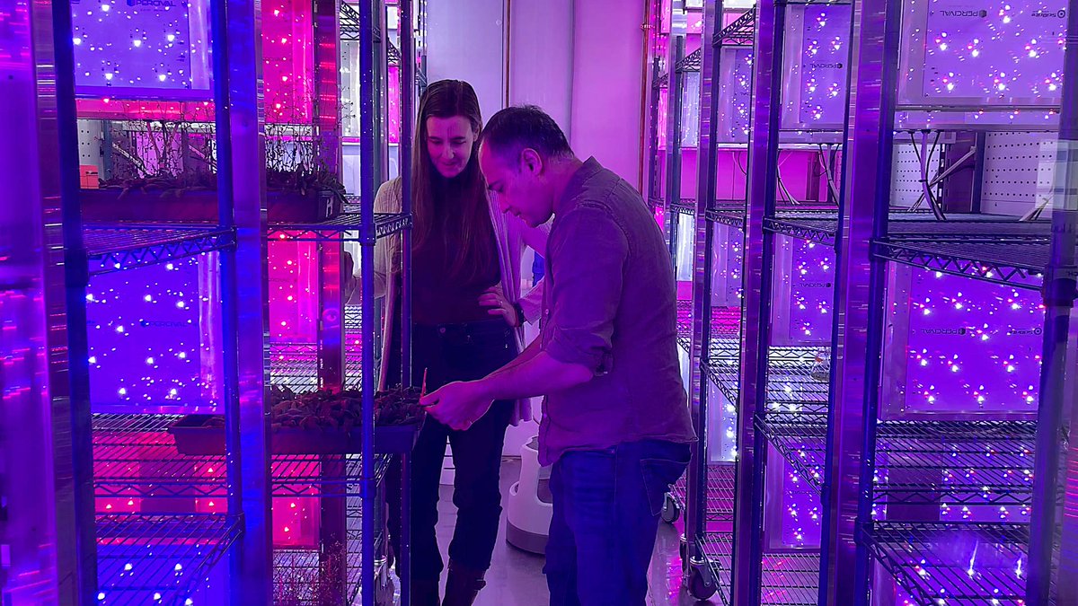 Our next Cocktails &amp; Chromosomes is this Thurs (8/31). Don’t miss the chance to plant yourself in Industry bar and learn the roots of #climatechange research! 🌱➡️eventbrite.com/e/cocktails-an…