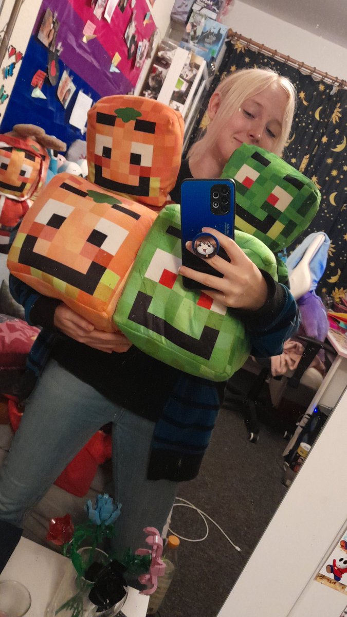 Emma_owouwu's tweet photo. @Paluten mehr Familienmitglieder,halten wird echt schwer :,) 🧡💚 https://t.co/vaoCqOmzT4
