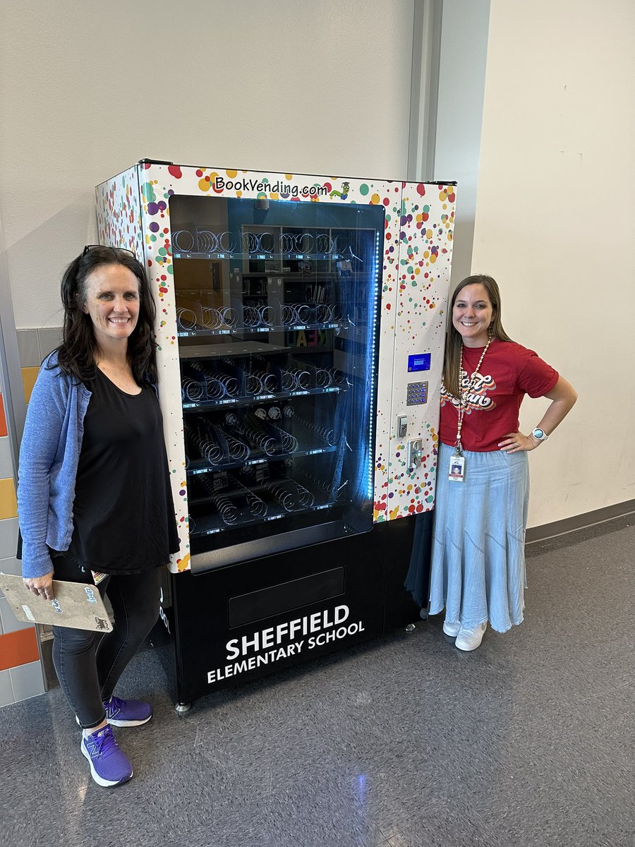 Shelton_Reads's tweet photo. So excited for Sheffield’s new book vending machine! Can’t wait to fill it up with books for our shining students! 📚⭐️ #SheffieldSHINES https://t.co/NILLU9gZ5x