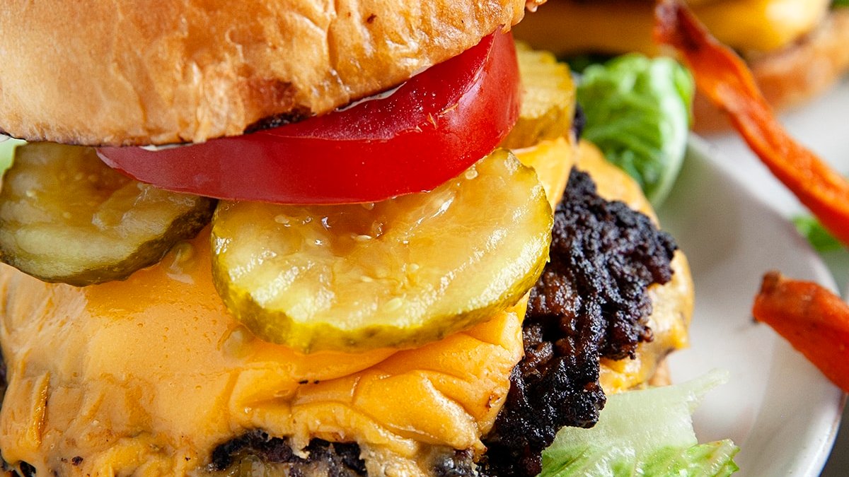 TaraNoland's tweet image. This roundup is amazing for all that you crave; 50 Diner Foods for Lunch and Dinner will have you delighting in some nostalgic meals and desserts that you love. #dinerfood #diner #lunch #dinner #dessert #appetizers #classics #roundup noshingwiththenolands.com/50-diner-foods…