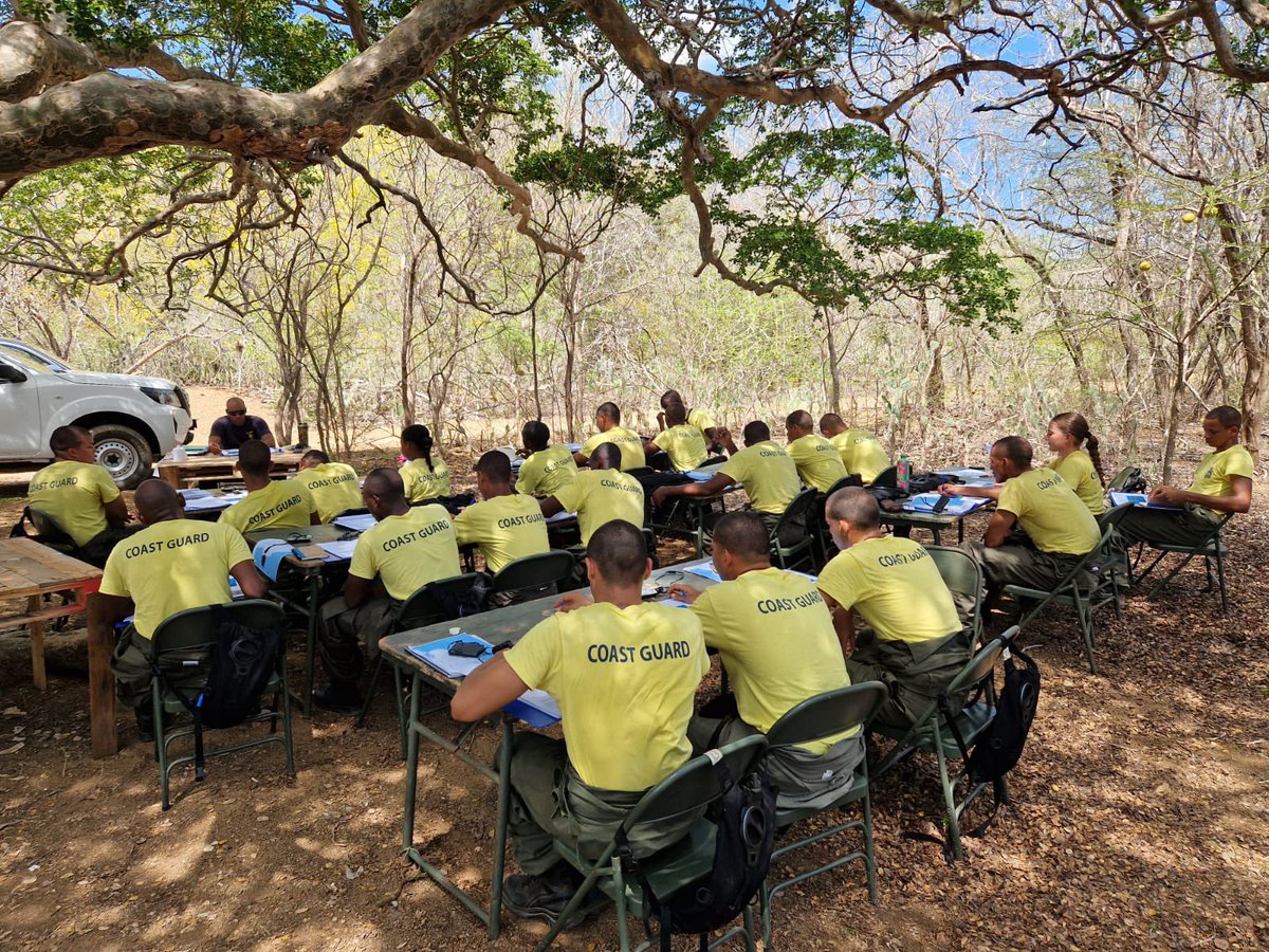 C_ZMCARIB's tweet photo. Nieuwe #basisopleidingkustwacht is gestart. Enthousiaste en jonge mensen van #Curacao #Aruba en #SintMaarten worden opgeleid tot Kustwachter en gaan bijdragen aan maritieme veiligheid #DCCG #SamenSterk #KWCARIB https://t.co/ZkL4G7oNZz
