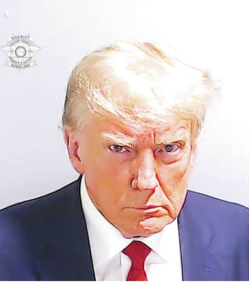 Legal_English4u's tweet photo. Mug Shot :
1-Vesikalık foto
2-Sabıka Fotosu
A mug shot of Donald Trump the 45th president of the United States, was taken at the Fulton County Jail in Atlanta, Georgia, on August 24, 2023. #hukukingilizcesi #legalwords #TrumpMugShot https://t.co/vBEYDuBJ3G