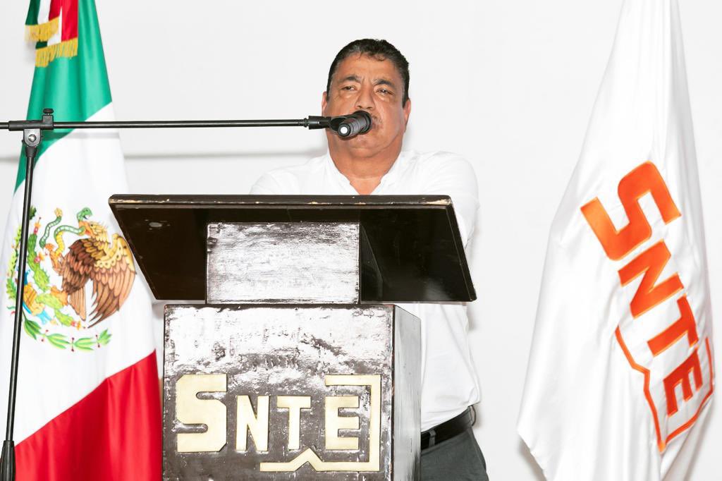 SnteNacional's tweet photo. Nadie mejor que los maestros saben qué necesitan sus alumnos, dijo el Srio. Gral. del #SNTE Mtro. Alfonso Cepeda Salas, en #Coahuila.  Refrendó  la petición del magisterio para que  #LTG lleguen a todos los estudiantes 
#Sección35
@SNTECinco
@snteseccion38
https://t.co/wGqcAlhBKA https://t.co/woHA9a9RBr