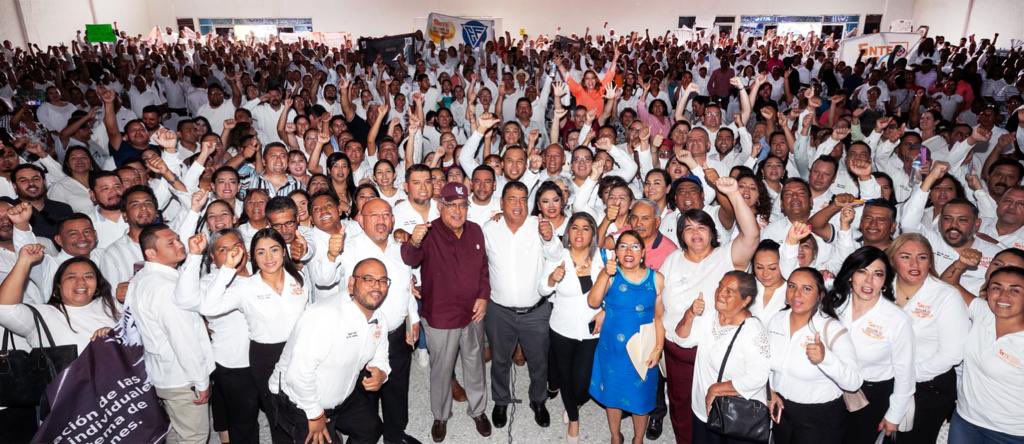 SnteNacional's tweet photo. Nadie mejor que los maestros saben qué necesitan sus alumnos, dijo el Srio. Gral. del #SNTE Mtro. Alfonso Cepeda Salas, en #Coahuila.  Refrendó  la petición del magisterio para que  #LTG lleguen a todos los estudiantes 
#Sección35
@SNTECinco
@snteseccion38
https://t.co/wGqcAlhBKA https://t.co/woHA9a9RBr