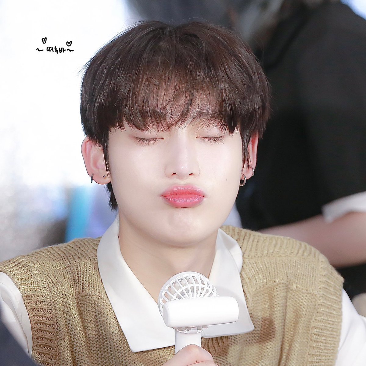 nooyorker's tweet photo. About to bribe sunoo’s makeup artist to curl his eyelashes… I just wanna see them curled, do this one thing for me belift https://t.co/W33hFZ0G7k