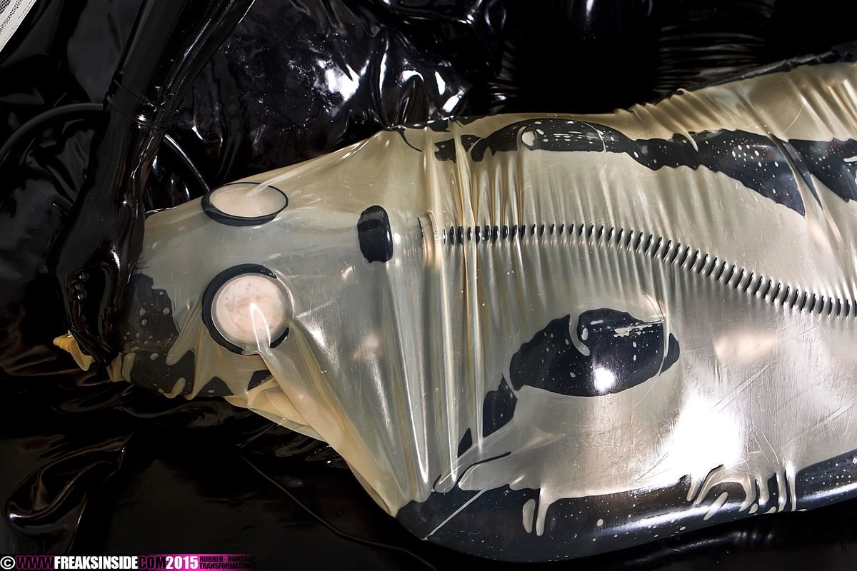 Latexlayers and gas mask! Heavy Rubber fun with <a href="/CynthIcorn/">Cynth Icorn</a> 
Picture taken from freaksinside.com gallery 224
#HeavyRubber #latex #gasmask #breathplay