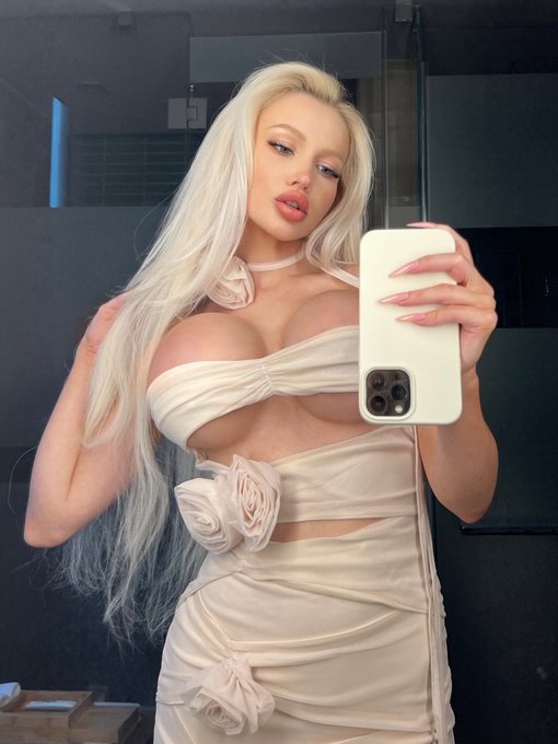 Can I send you selfies like this? 💕 https://t.co/zzoLromWuc