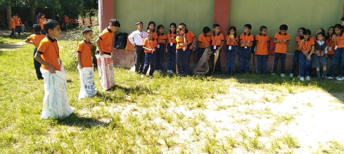 vbhimachal's tweet image. राष्ट्रीय खेल दिवस के अवसर पर सरस्वती विद्या मन्दिरों में भी विद्यालय स्तर पर खेल दिवस का आयोजन किया गया । इस अवसर पर विभिन्न परंपरागत खेलों में विद्यालय के भैया-बहिनों, आचार्य-दीदियों तथा अभिभाविकों ने भाग लिया ।

#VidyaBharti
#SVMSchools
#SportsforUnity
#NationalSportsDay