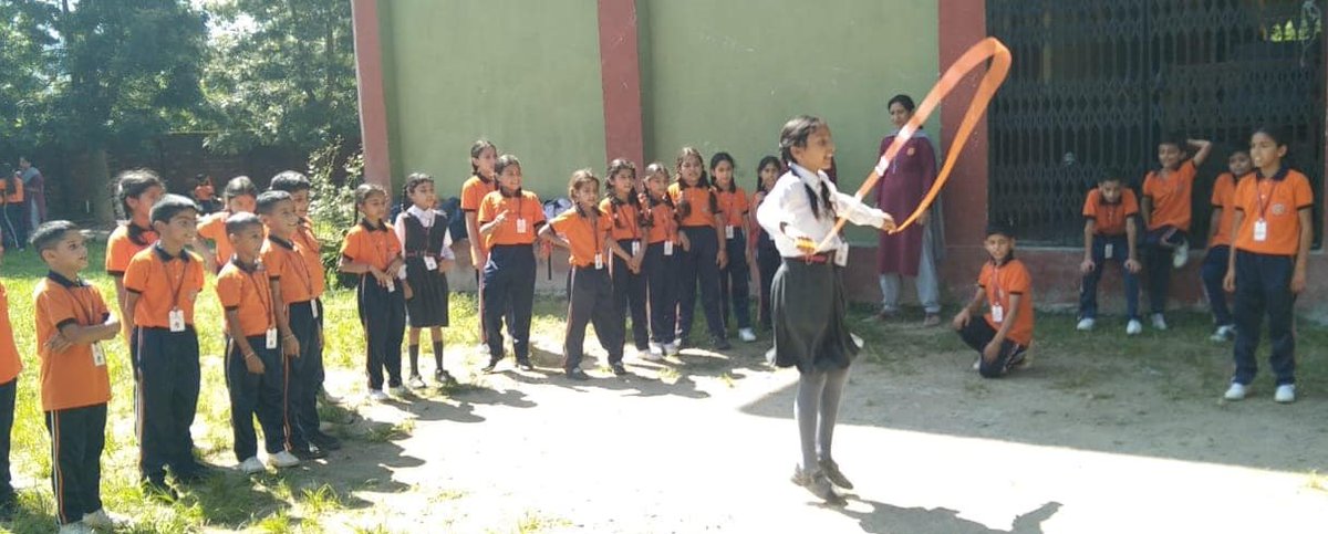 vbhimachal's tweet image. राष्ट्रीय खेल दिवस के अवसर पर सरस्वती विद्या मन्दिरों में भी विद्यालय स्तर पर खेल दिवस का आयोजन किया गया । इस अवसर पर विभिन्न परंपरागत खेलों में विद्यालय के भैया-बहिनों, आचार्य-दीदियों तथा अभिभाविकों ने भाग लिया ।

#VidyaBharti
#SVMSchools
#SportsforUnity
#NationalSportsDay