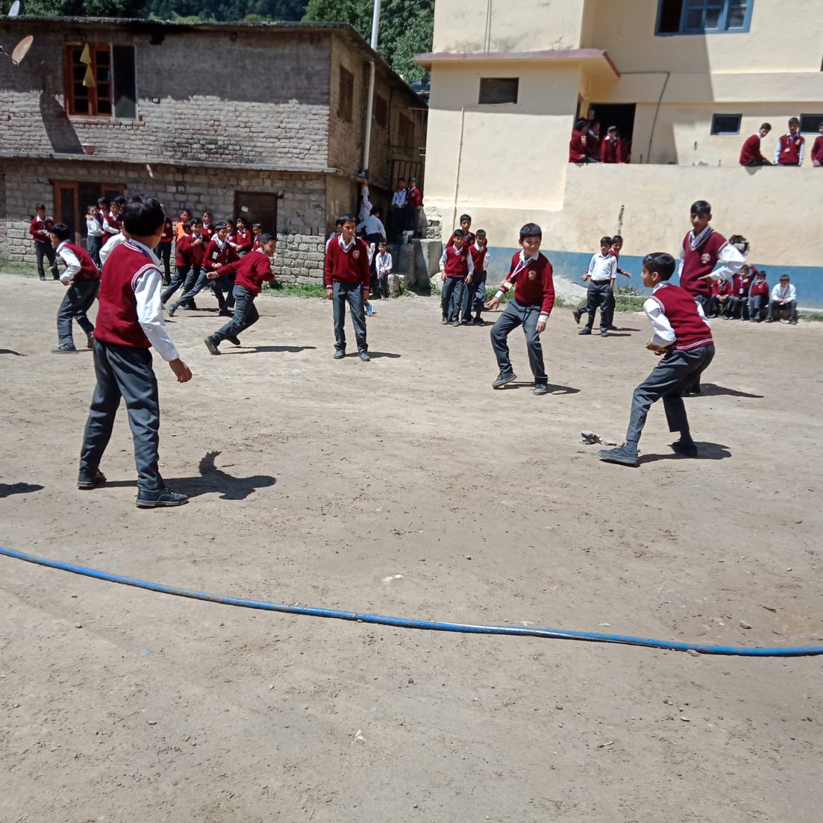 vbhimachal's tweet image. राष्ट्रीय खेल दिवस के अवसर पर सरस्वती विद्या मन्दिरों में भी विद्यालय स्तर पर खेल दिवस का आयोजन किया गया । इस अवसर पर विभिन्न परंपरागत खेलों में विद्यालय के भैया-बहिनों, आचार्य-दीदियों तथा अभिभाविकों ने भाग लिया ।

#VidyaBharti
#SVMSchools
#SportsforUnity
#NationalSportsDay