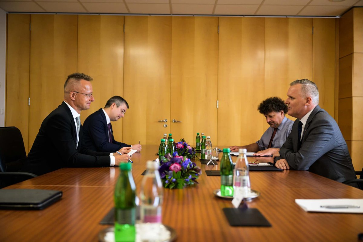 zoltanspox's tweet photo. 🇸🇮🤝🇭🇺FM Péter Szijjártó confirmed the official green light for the construction of the Hungary-Slovenia gas interconnector, as Slovenia is Hungary's only neighbor with which the country's gas pipeline system is not interconnected, and this is now being remedied. The finalized energy agreement also bolsters bilateral commitment to nuclear energy cooperation, an essential stride towards fortified regional energy security and establishing a regional electricity exchange.
