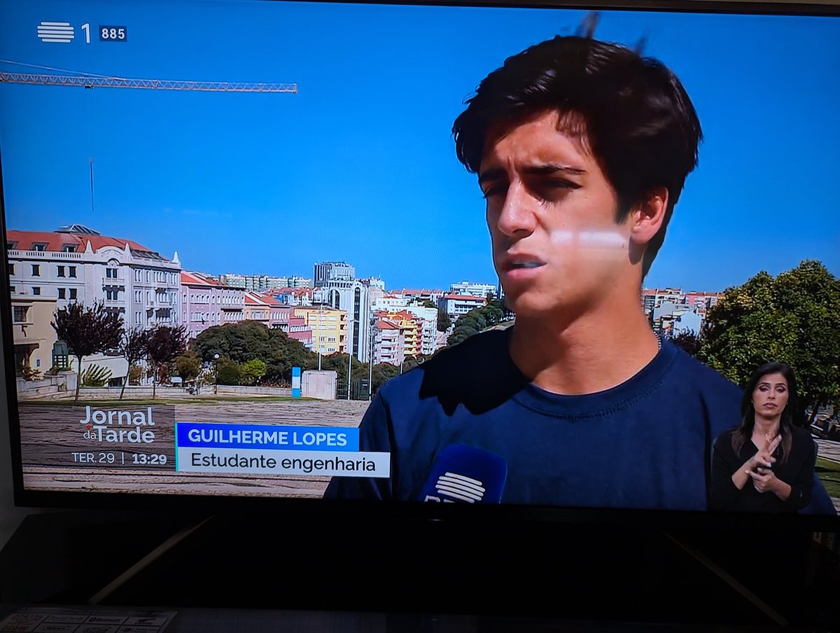 manueloureiro2's tweet photo. Aqui, o Guilherme, qd viu que lhe iriam aumentar em 100€ o preço do seu quarto em Lisboa, fez as contas e, preço por preço, decidiu ir estudar para Estocolmo, Suécia.
Digamos, apenas antecipou em 1 ou 2  anos a saída do país. Tristeza de país! https://t.co/1fz9ViJd7a