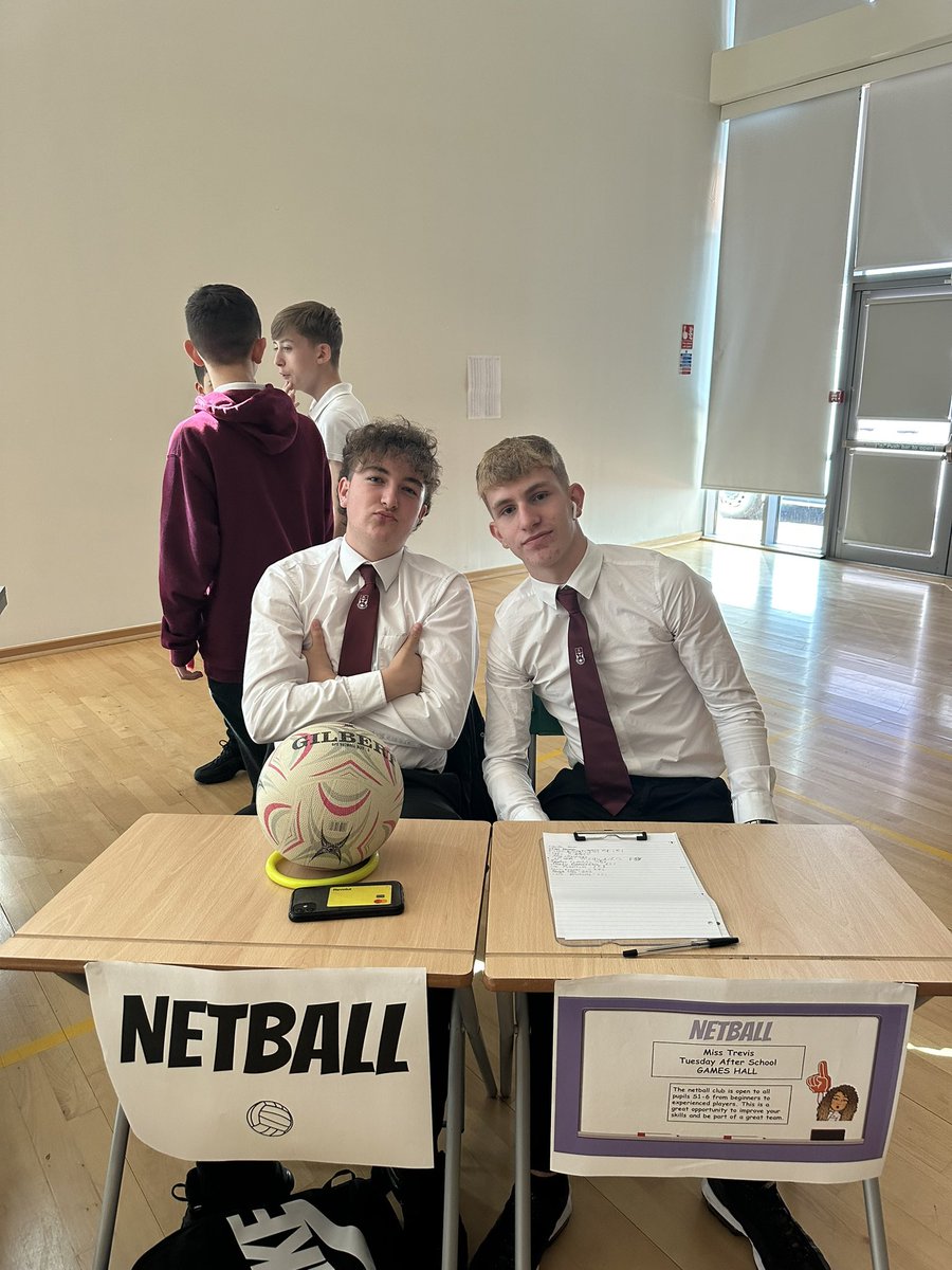 AlloaAcadPE's tweet photo. 🎨🎭Great Morning at the Extra Curricular Fayre ⚽️🏀
Final information of all opportunities will be sent home and posted on the school website ! https://t.co/qvZPBMT8xp