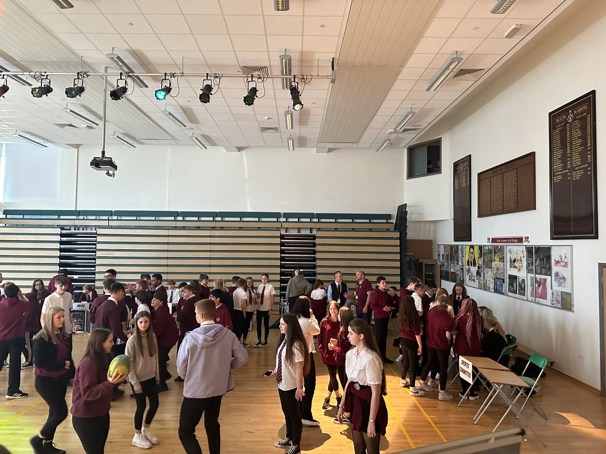 AlloaAcadPE's tweet photo. 🎨🎭Great Morning at the Extra Curricular Fayre ⚽️🏀
Final information of all opportunities will be sent home and posted on the school website ! https://t.co/qvZPBMT8xp