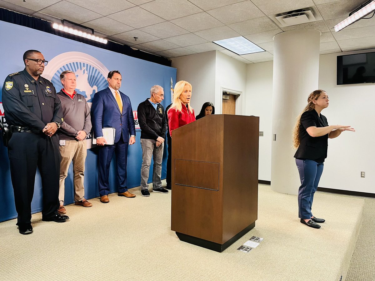 CityofJax's tweet photo. The latest press briefing on Hurricane Idalia with @MayorDeegan and emergency officials just wrapped up:

♦️ Strongest winds and risk of flooding will be between 11AM – 3PM Wednesday
♦️ 7th shelter location in Baldwin to be announced

Full updates here: https://t.co/5D8nADpftJ https://t.co/tIWnMoD1oj