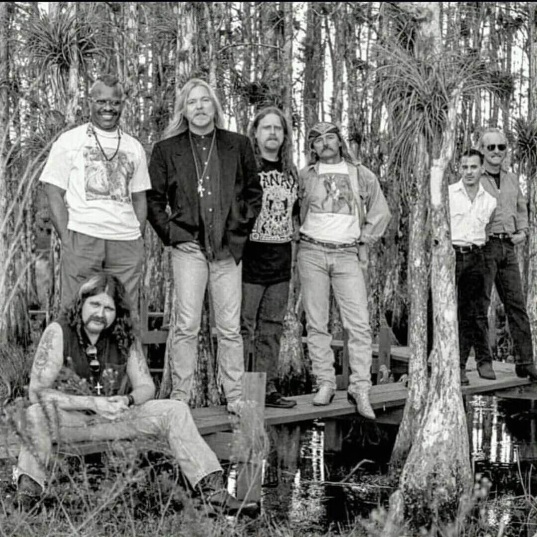 CPapasergio's tweet photo. #SouthernLegends
One of the iconic 📷Kirk West of the Allman Brothers Band at Burt Reynolds ranch during the recording sessions for their Where It All Begins album. Allen Woody, Jaimoe, Gregg Allman, Warren Haynes, Dickey, Marc Quinones and Butch Trucks. Jupiter, FL
Spring 1994 https://t.co/CCW1Rgh6uR