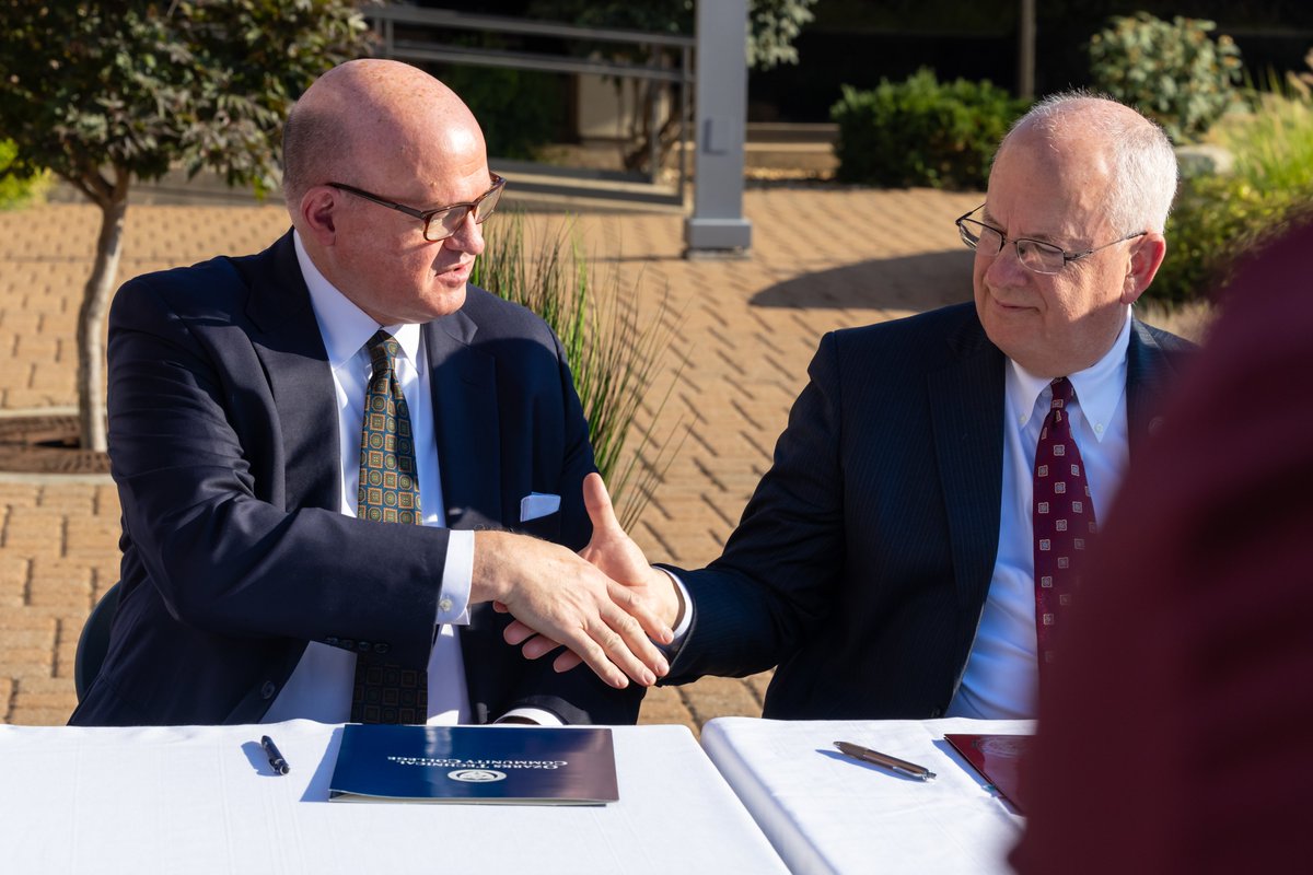 OTCedu's tweet photo. A sunny morning greeted 🦅OTC, MSU, SPS and CoxHealth as those four institutions gathered to announce the formation of the Alliance for Healthcare Education.🫱🏼‍🫲🏾The new collaboration will lead to better outcomes for students, healthcare providers and patients. 🏥 https://t.co/0AtjWVDajt