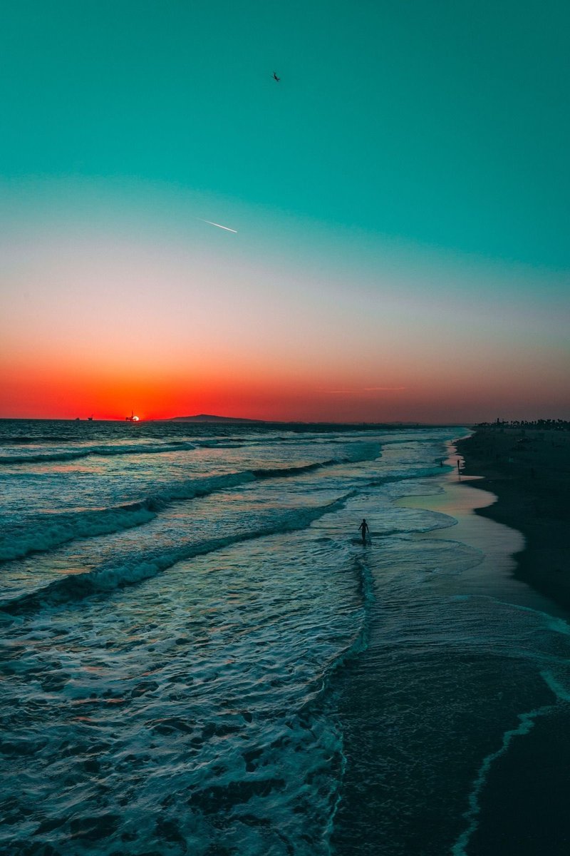 _Maidenslayer's tweet photo. Summer Love 🌅

Ocean Blue
Crystallize
Like the color
of your Eyes.

Summer's end
and my heart
setting down
like the sun.

Summer love
warmed me up
endless kisses
dreams in sand.

Sudden end
fell apart
just like
a falling star.

#WritingCommmunity #poetrylovers https://t.co/E2Mz16pHxY