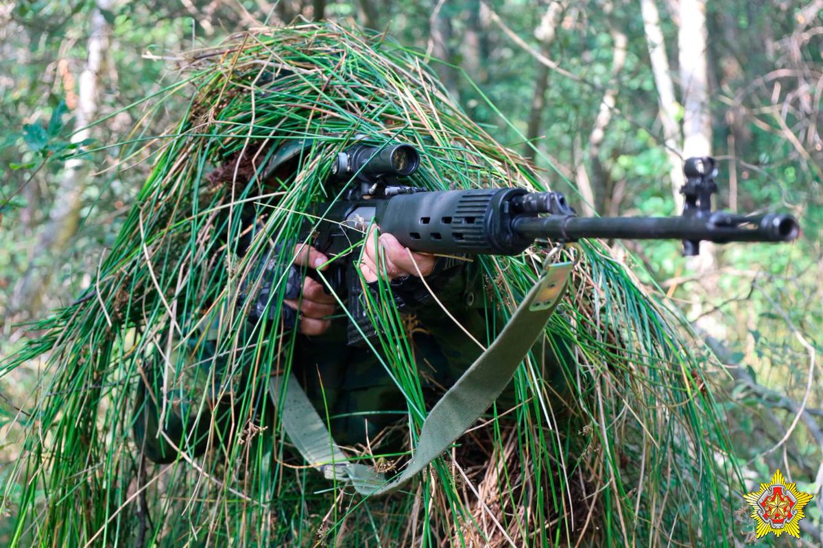 TheGreyPatriot_'s tweet photo. 🇧🇾🇷🇺🇹🇯 Recon troops as part of today's drills of CSTO recon teams during ongoing CSTO drills "Combat-Brotherhood 2023".
#Russia #Belarus #Belarusian #Today #ODKB #CSTO #Recon #Military #AK #SVD #CombatBrotherhood2023 https://t.co/uvKqkIKigR
