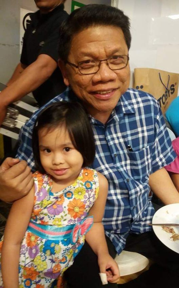 Sa headlines din, minsan aso't pusa kami kasi ayaw niya i-voice ang ilang story. Madami siya input kaya masasabi kong nahasa ako sa headlines dahil din sa kanya. 
Kahit nung time na wala na ako sa 24 Oras, yayakapin niya ako pag nagkikita kami. 
#RIPMikeEnriquez