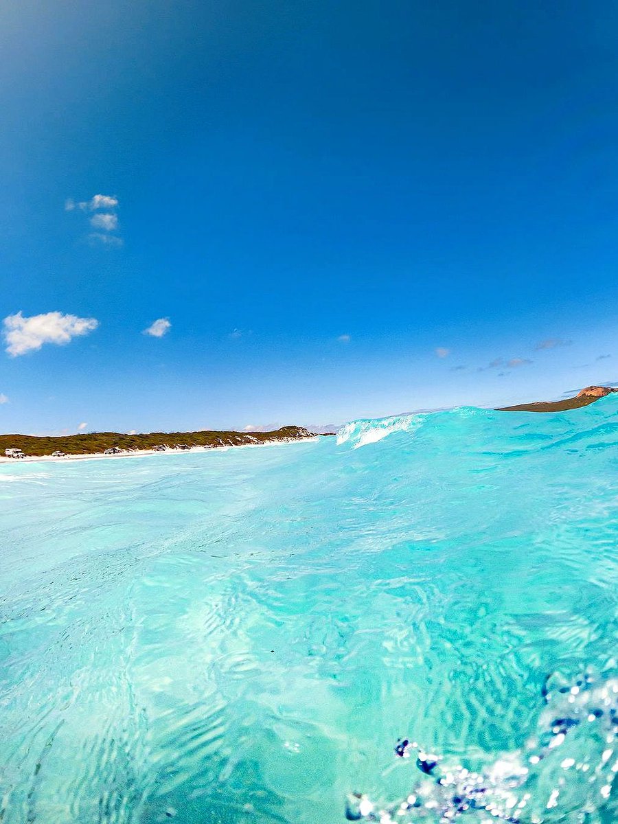 AnnaWojj's tweet photo. The world's No.1 best beach 🏖️LuckyBay! and incredible turquoise waters 🌊. Recognised as "Australia's white sandy beach", LuckyBay is located in the southern port city of Esperance in Western Australia, in Cape Le Grand National Park.
#travelling #surfing https://t.co/5BgePI4Xmd