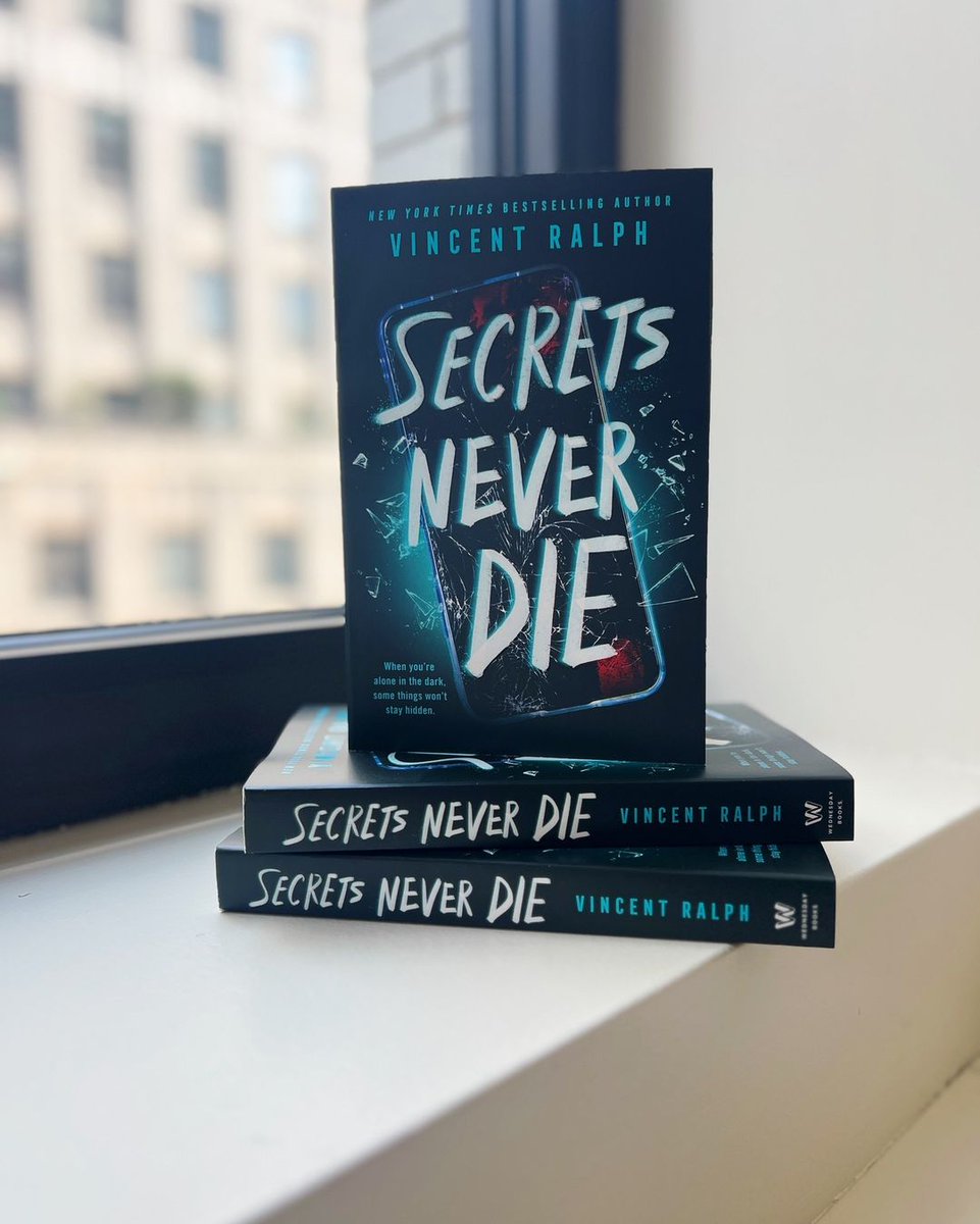 'Genuinely suspenseful scenes keep the tension ratcheting up, and short chapters, plenty of well-timed twists, and an unexpected ending make this a quick, satisfying read.' - Kirkus Reviews Happy US publication day to @VincentRalph1 and #SecretsNeverDie 🎉