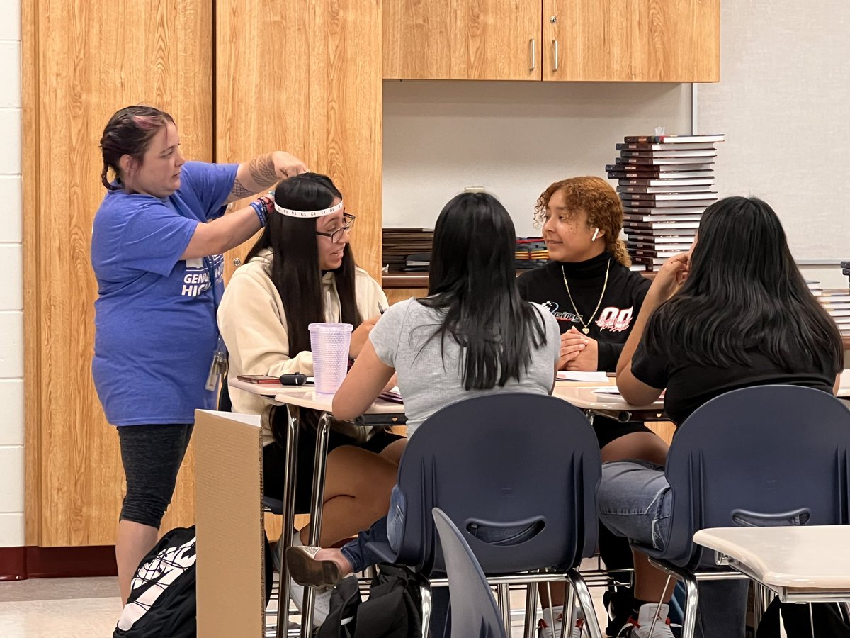 LogsdonMs's tweet image. Ms. Walter’s Latin American Heritage class has been hard at work for the past couple of days working on their Gaucho hats as part of their Argentinean unit of study #gkcogs @gkschools @gkhscogs424