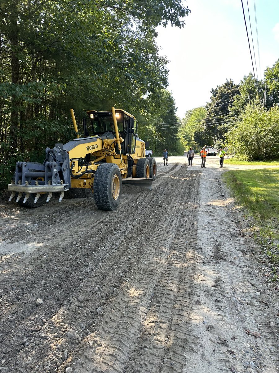 baystateroads's tweet photo. Baystate roads hits the road early to bring quality training all over the state. Today we are in Royalston with Grader Operator training. Can you make the cut?! https://t.co/zZoVrwHkRg
