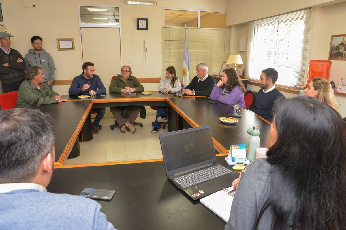 Produccion_PBA's tweet photo. Con @hernanralinqueo visitamos obras realizadas en la Cooperativa Eléctrica Norberto de la Riestra, con un crédito #Bacoope, para un nuevo tinglado. Y nos reunimos con cooperativas participantes del Proyecto de Integración Cooperativa #PIC impulsado por el municipio de #25DeMayo. https://t.co/LiGzACcueF