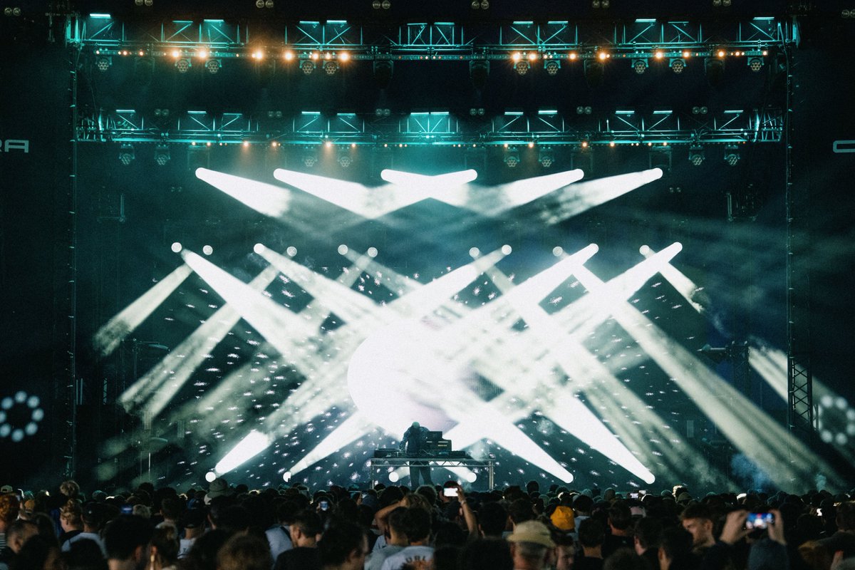 An artful and conceptual performance, @ctress_a set the North Stage alight with futuristic soundscapes and indefinable energy.