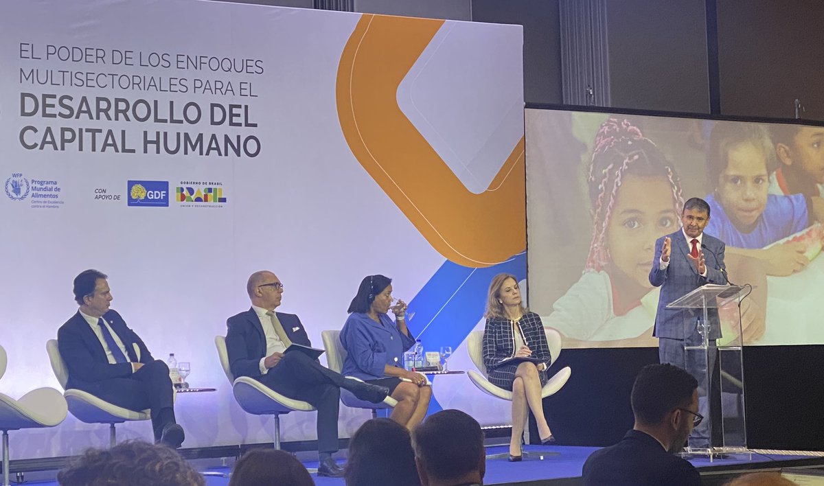 Participando en Brasília en representación de la AECID en el encuentro sobre programas de #AlimentaciónEscolar en #AméricaLatina y #Caribe,  junto con @WFP_es y @el_BID

Síguelo en vivo 📽️ 

@jlpiment @EmbEspBrasil #SomosCooperación