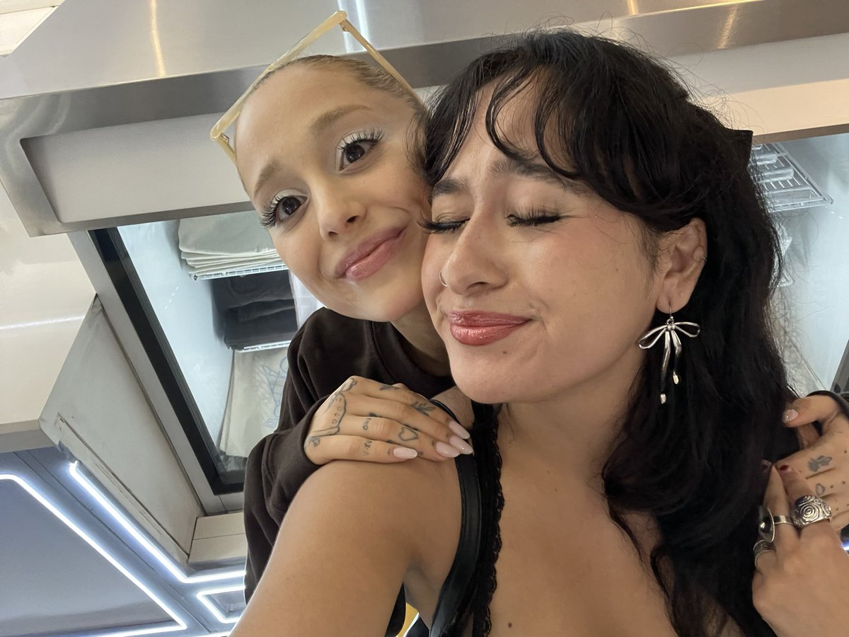 ꕤ Bella loves Ariana tweet media