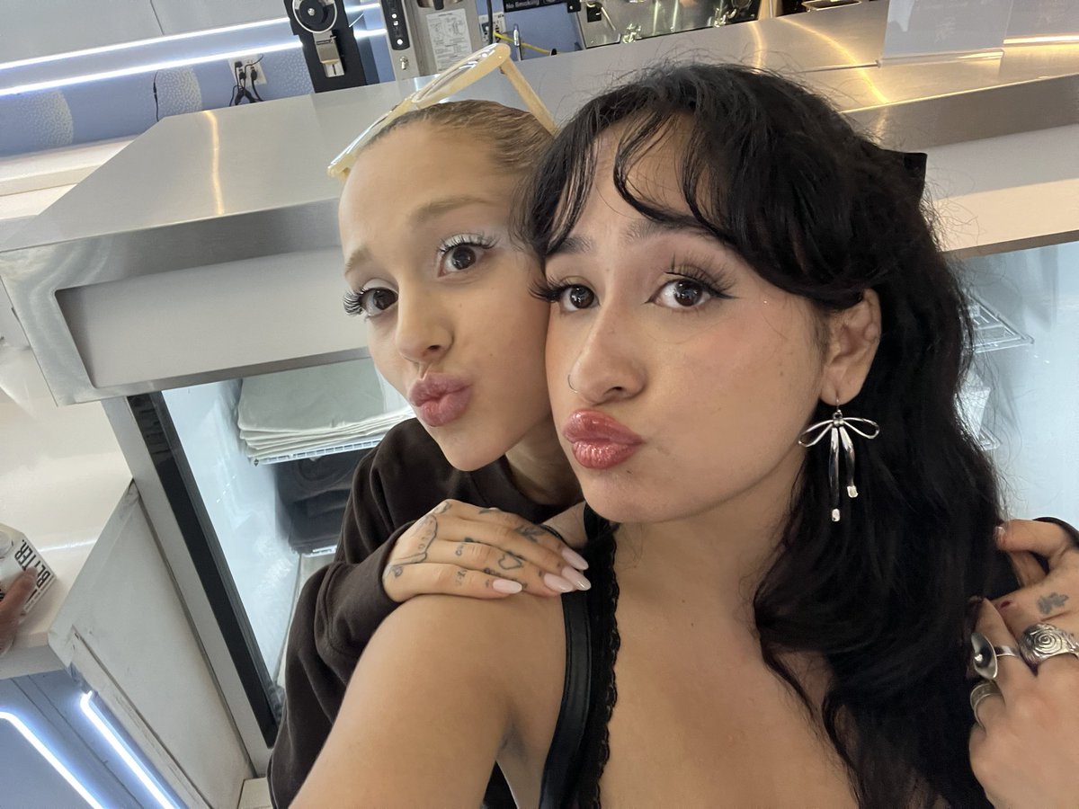 ꕤ Bella loves Ariana tweet media