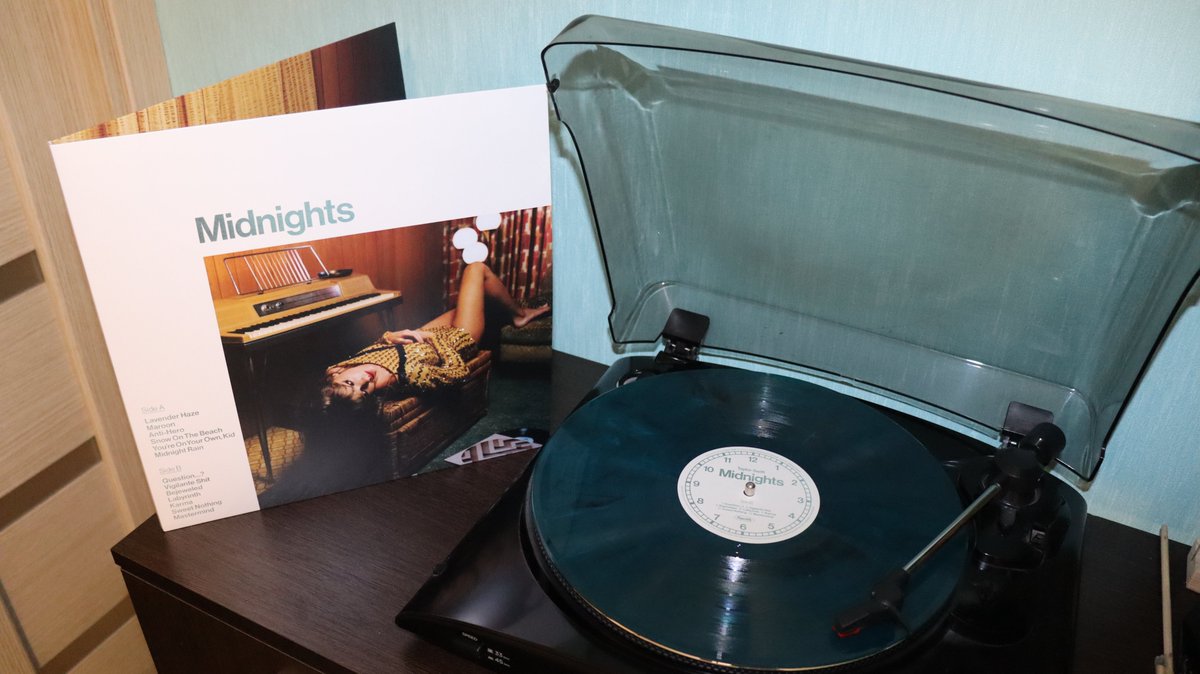 Russian_QB's tweet photo. Не спрашивайте! Просто последний альбом @taylorswift13 
#Vinyl #VinylCollection #Винил #TaylorSwift #vinyloftheday #recordoftheday #vinylcommunity #LP https://t.co/duQzTXelo9