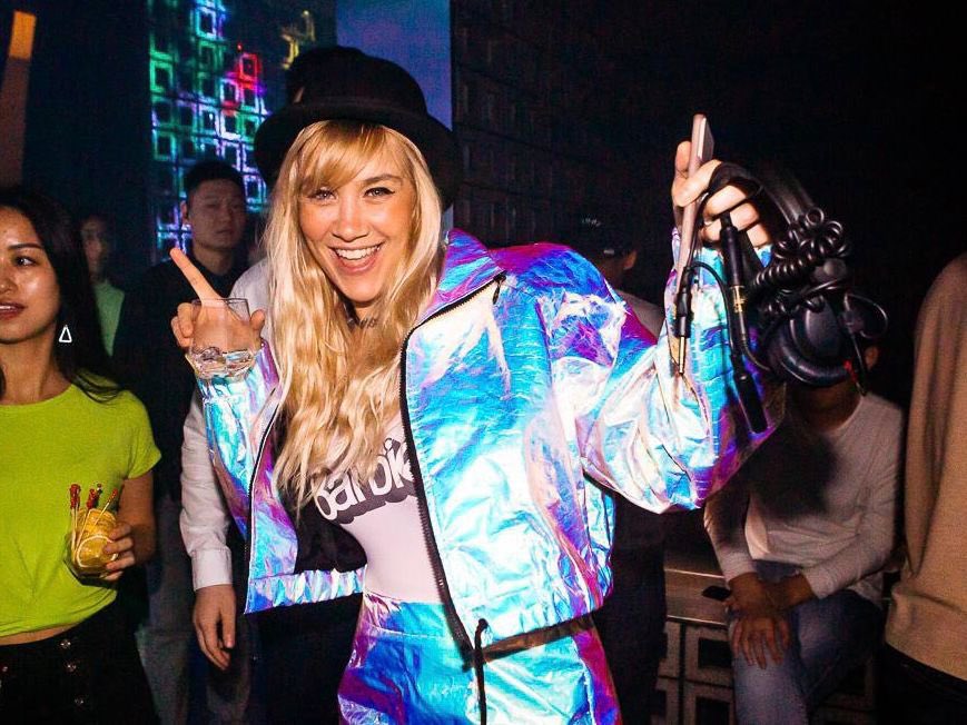 Celebrating #LivCrushTuesday with this shot of Liv repping GIRLPOWER BARBIE vibes! YAAAS! 💞💞
Has anyone seen the film yet ? We haven't had a chance yet but are desperate to see what all the fuss is about. Once this tour ends!